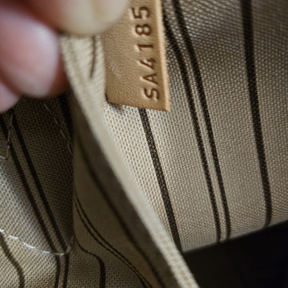 (Reserved)Authentic Louis Vuitton Monogram Neverful MM - Picture 9 of 9